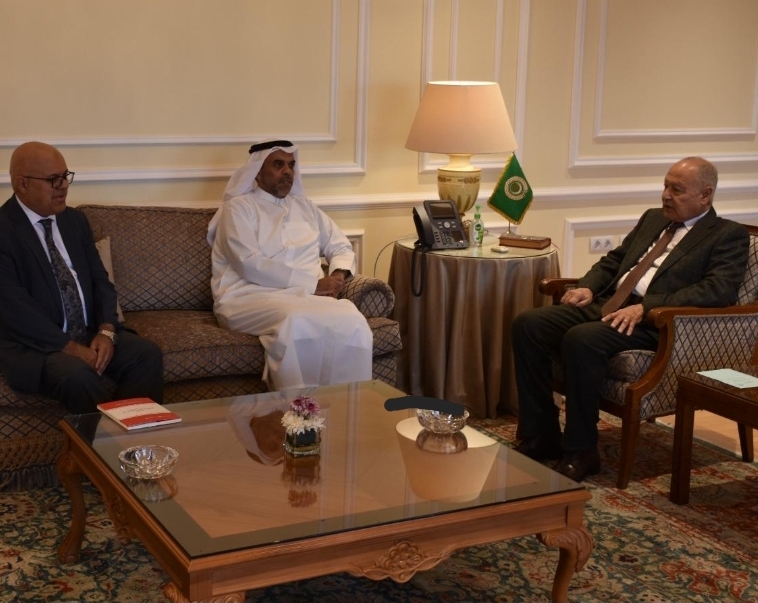 الأمين العام لجامعة الدول العربية يجتمع مع وفد اللجنة القطرية لتحالف الحضارات