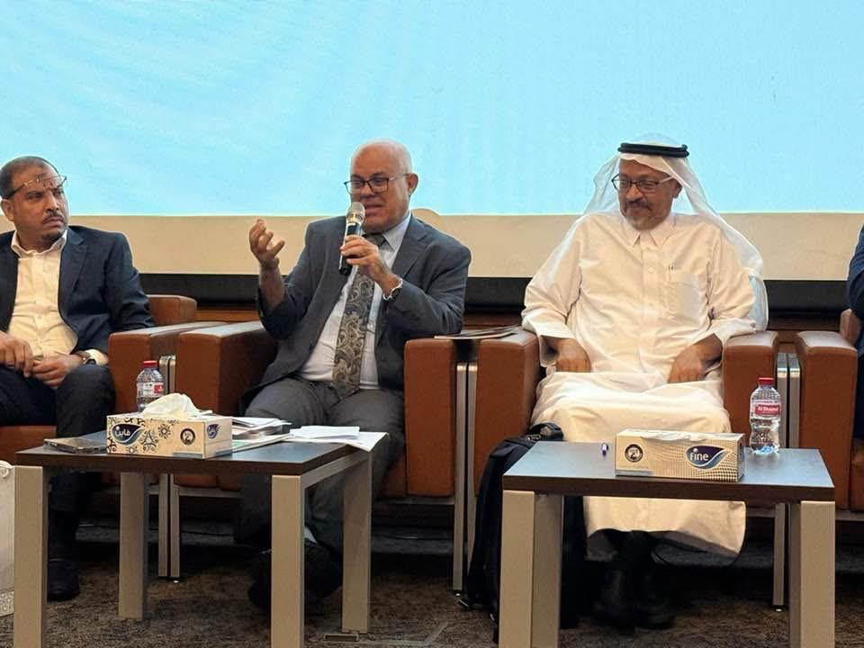 المشاركة في سيمنار بكلية الشريعة والدراسات الإسلامية بجامعة قطر