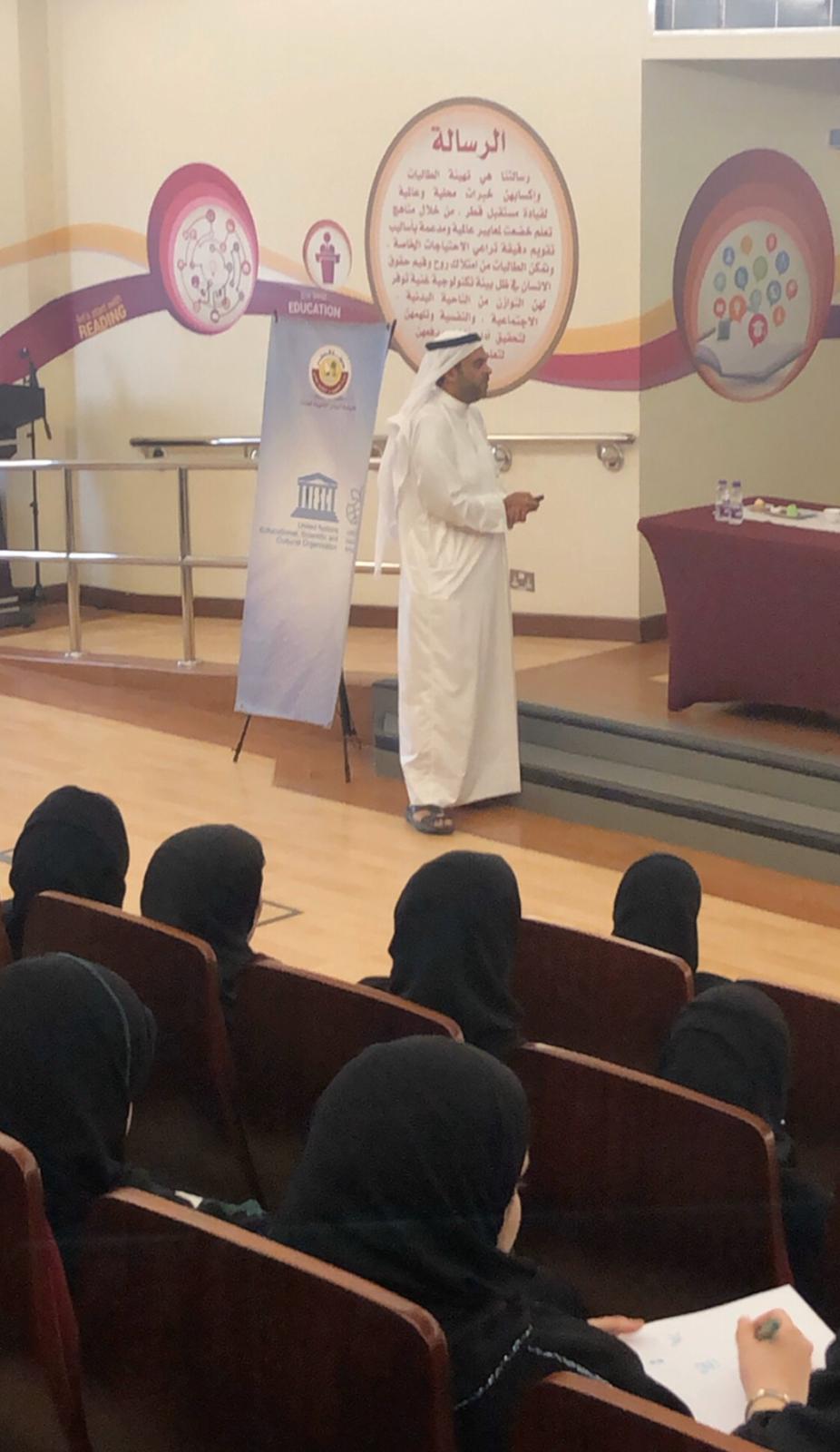 تنظيم ورشة في مدرسة البيان الثانوية للبنات حول السياسة الخارجية بشكل عام والسياسة الخارجية لدولة قطر